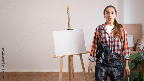 Tableau sur toile Shocked female artist with wide open eyes in absolute surprise or wonder concept