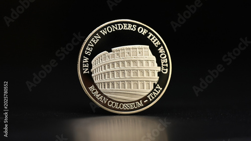 Fotografia A collection of gold commemorative coins featuring the New Seven Wonders of the World