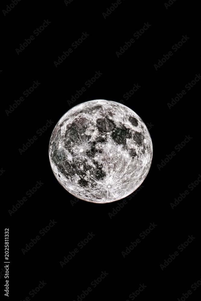 Obraz premium Full moon shining in the night sky. High resolution lunar surface crater detail. Celestial body in dark space background. Astronomical observation of earth satellite at midnight.