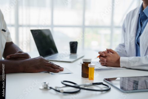 Obraz na plátně Doctor consulting a patient about healthcare and medication during a medical che
