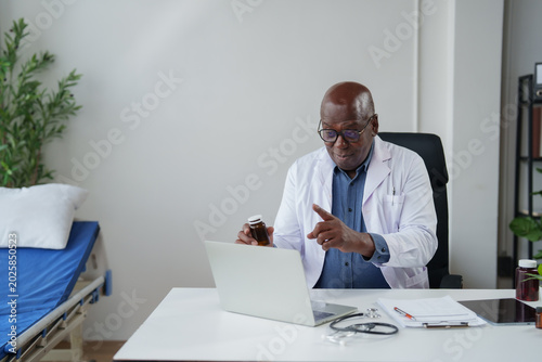 Photos Senior African American doctor providing online medical consultation, teleconfer