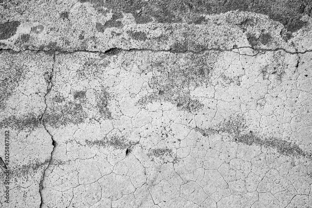 Obraz premium Cracked concrete surface with rough texture and age lines