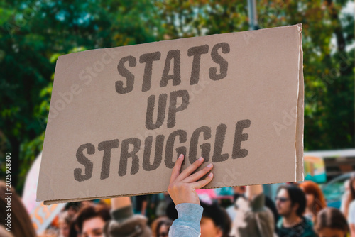Tableau sur toile "Stats Up Struggle" Improving indicators exist alongside deepening hardship for low-income earners