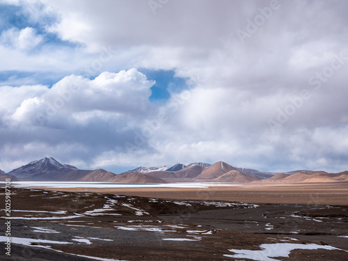 Картината върху платно landscape with clouds and mountains,lake and mountains，lake and mountains，Scener