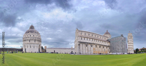 Bild auf Leinwand piazza dei miracoli a pisa in italia