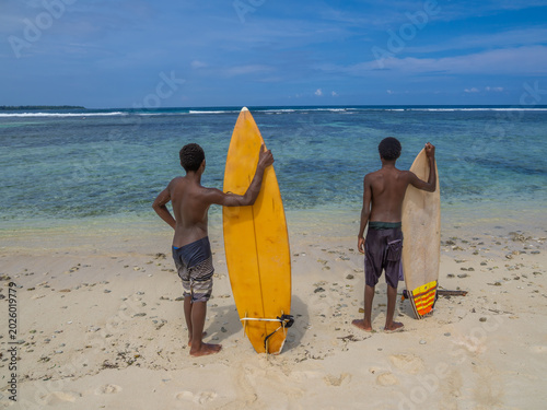 Tableau sur toile Surfers at Pango beach, near Port Vila, Vanuatu, South Pacific Ocean