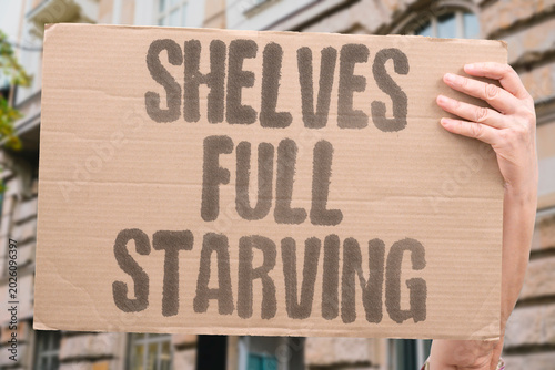 Foto "Shelves Full Starving" Supermarkets overflow while nearby communities experience genuine food insecurity