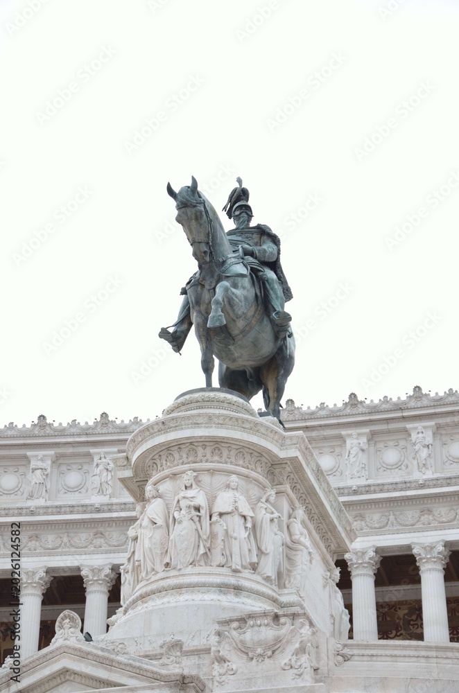 Obraz premium Equestrian Statue at Altare della Patria in Rome