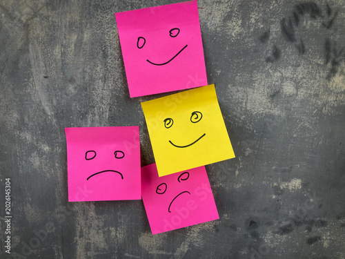 Foto sticky note with face drawing, sticky note with smiley face, blank sticky notes
