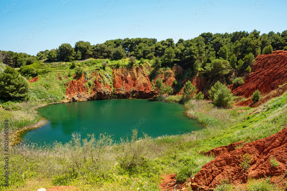 Fototapeta premium colorful bauxit lake near Otranto in Apulia