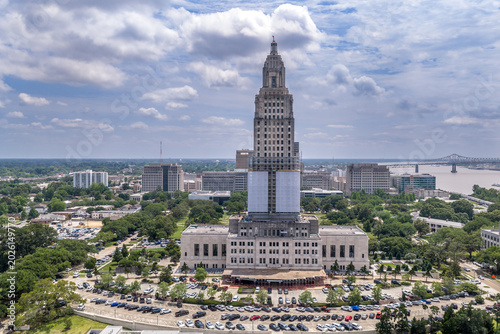 Φωτογραφία Baton Rouge Louisiana — Louisiana State Capitol Tower Aerial with Renovation Sca