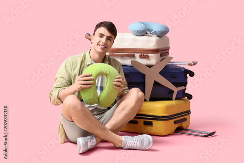 Male tourist with neck pill...