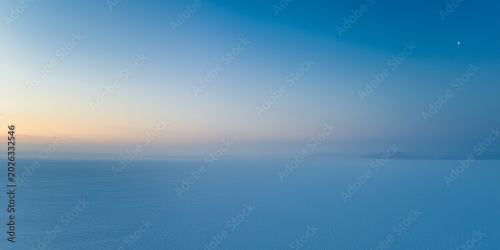 Fototapeta premium Soft Lavender Gradient Background for Web Design and Marketing