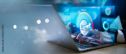 Foto Risk management and business assessment concept