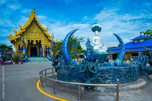 Cuadro en lienzo Wat Rong Sua Ten temple with blue sky background, Chiang Rai Province, Thailand,