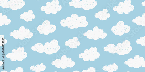 Foto Seamless horizontal summer abstract sweet light pattern of white clouds on blue