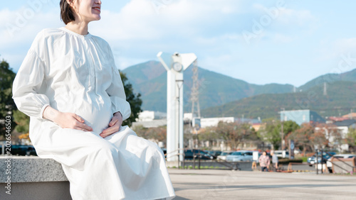 Obraz na plátně 椅子に座る妊婦
