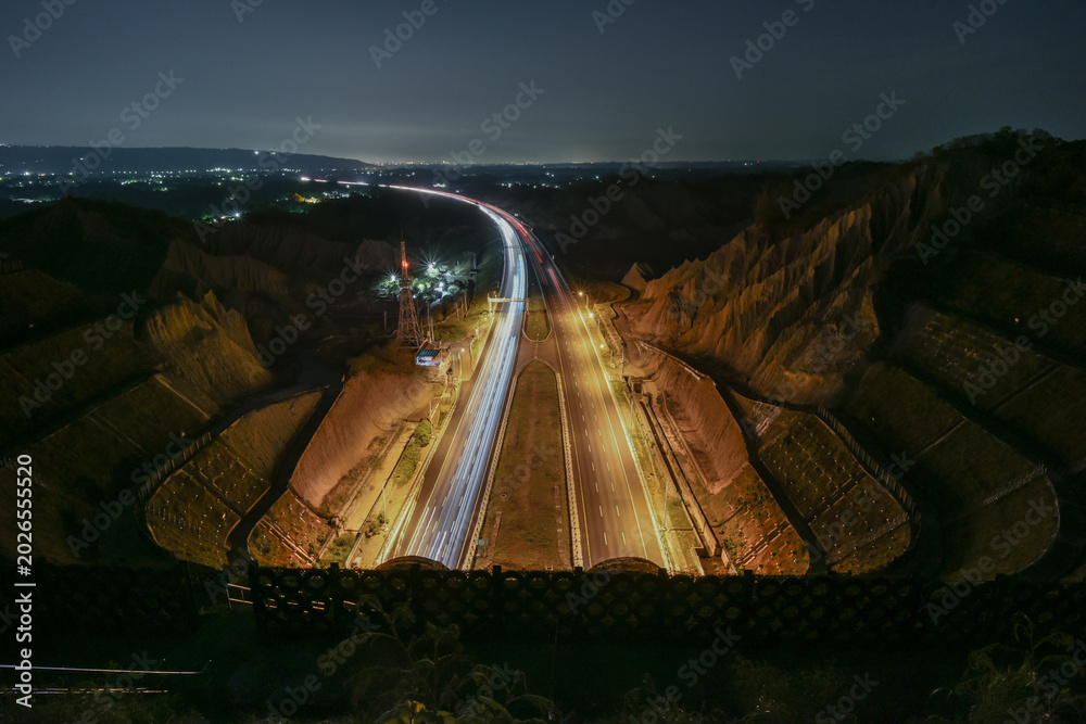 Φωτογραφία Landscape View Of Mudstone Badlands (Tianliao Moon World) With Formosa Highway A