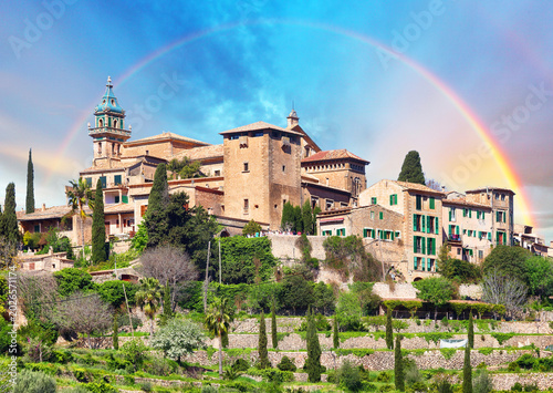 Foto Mallorca - Rainbow over The Village of Valldemossa in Spain