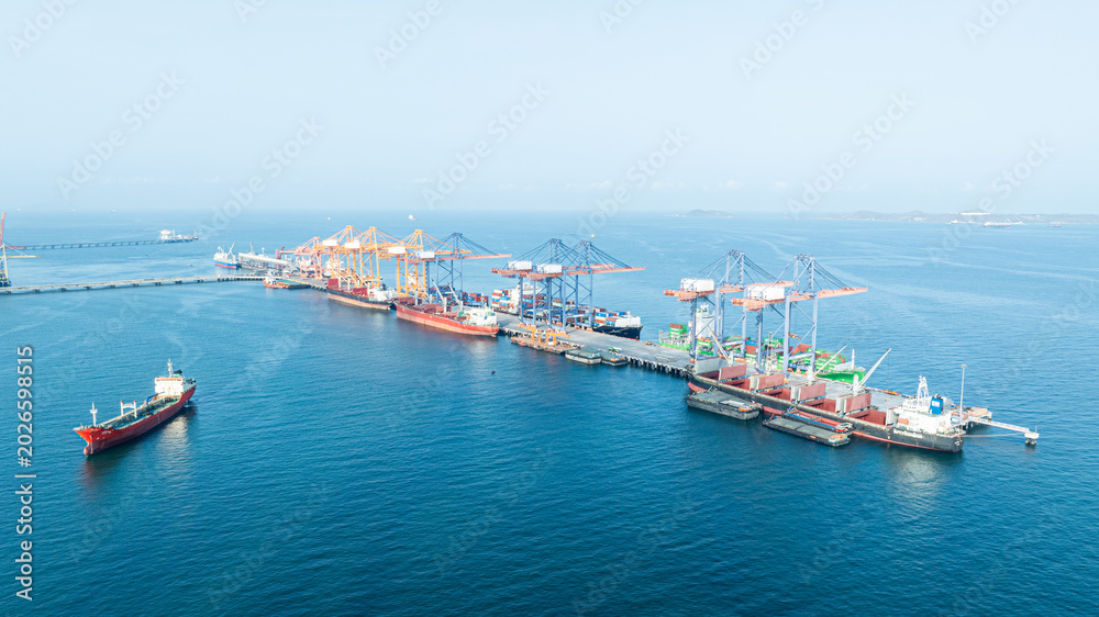 Obraz premium Drone shot of industrial maritime shipping and global supply chain terminal.