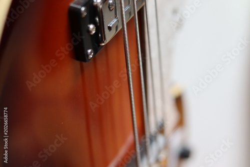 Foto Close Up of Electric Bass Guitar Strings and Bridge with Shallow Depth of Field