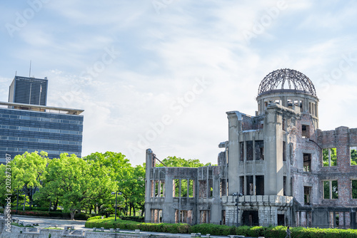 Fotografie Historic Hiroshima Atomic Bomb Dome Symbolizing Peace and Memory