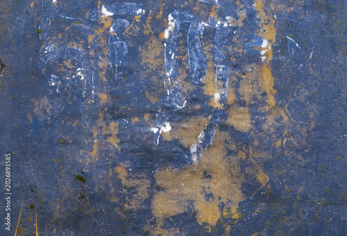 фотографія Worn yellow accented plaster
