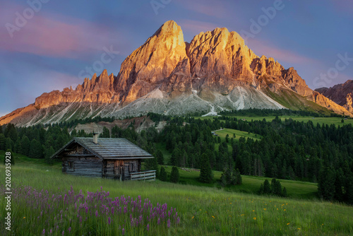 Fotografía mountain landscape in the morning