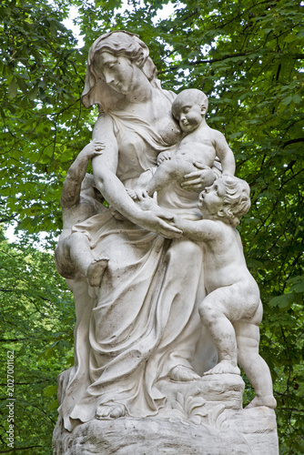 Bild auf Leinwand Brussels - The mythology statue „La Charité“ - Charity from King s park by Miche
