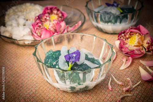Foto Delicious Thai blue sago with sweet toddy palm in rich, aromatic coconut milk