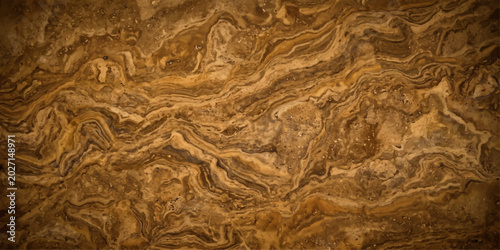 Foto Abstract pattern of layered rock formation with swirling lines of brown and gold, creating a unique natural texture
