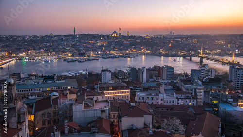 Schilderij op canvas Sunset panorama view seen form Galata Tower with Hagia Sophia Blue Mosque Topkap