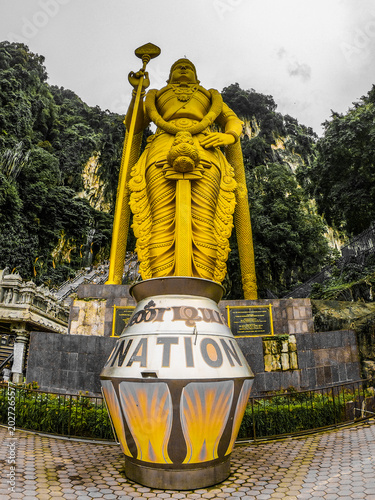 Canvas Print Lord Murugan Statue at the entrance of Batu Caves in Kuala Lumpur, Malaysia