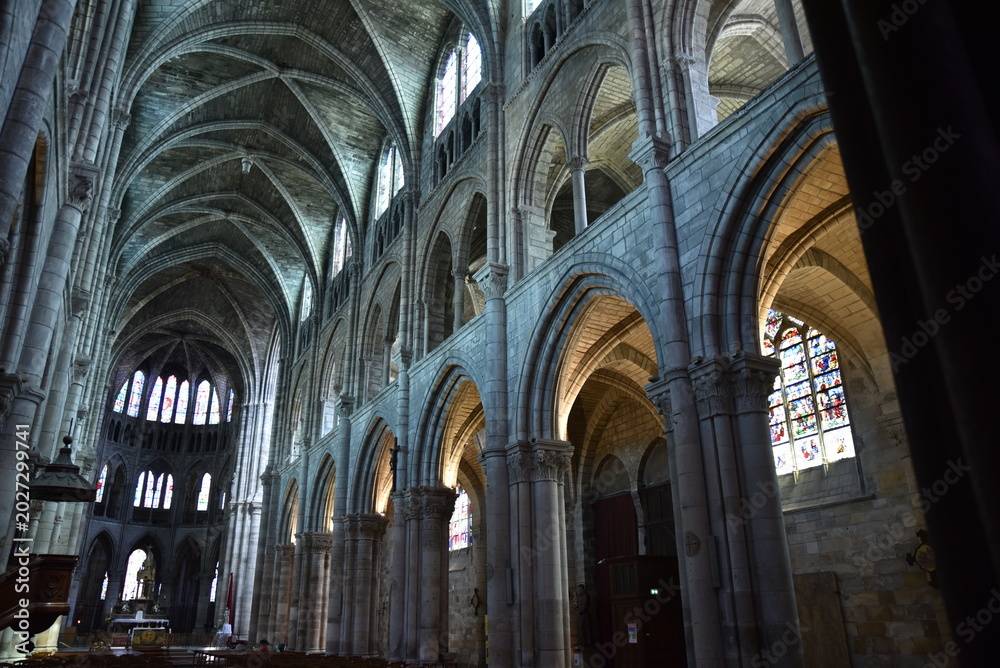 Fototapeta premium Nef de Notre-Dame-en-Vaux à Châlons-en-Champagne. France