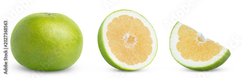 Foto Green sweety grapefruit citrus fruit, half and cut in s slice of pomelo, pomelit or Oroblanco citrus fruit isolated