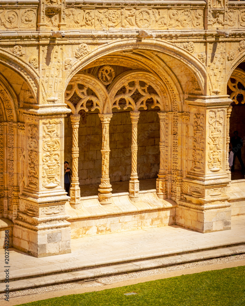 Obraz premium Discovering Jeronimos Monastery in Lisbon