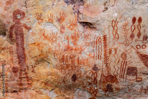 Tableau sur toile Pictographs Depicting Ancient Figures on Rock Surface