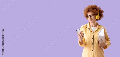 Redhead female freelancer w...