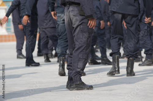 Valokuva Riot police control the crowd refresher training using hand signals as symbols i