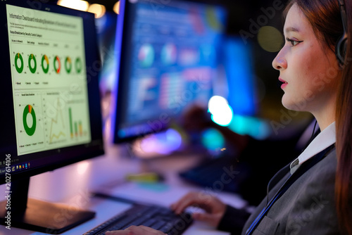 Photos Close up portrait of a dedicated female call center operator wearing a headset