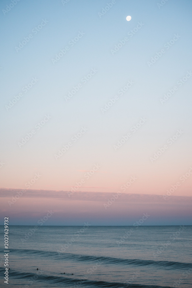 Fototapeta premium moon over the ocean