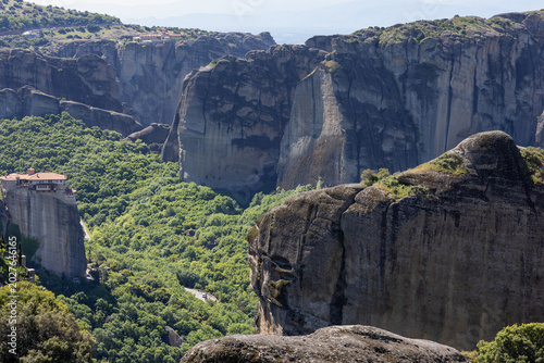 Bild auf Leinwand eastern orthodox monastery perched on unique rock formation in meteora greece su