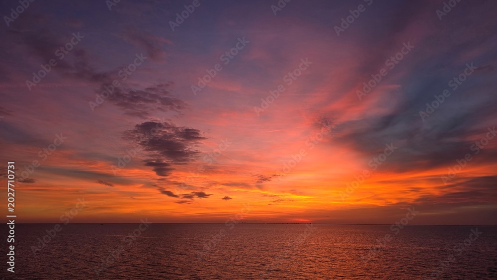 Obraz premium sunset over the sea