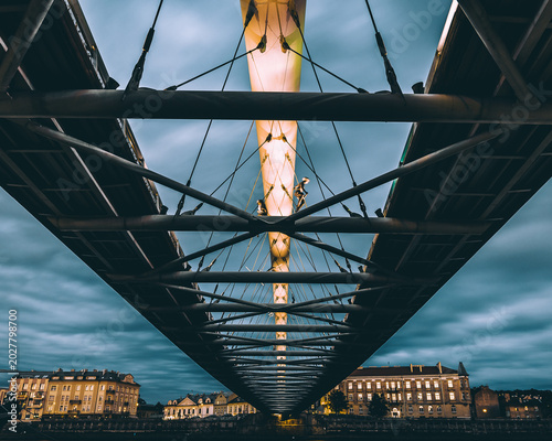 Quadro su tela Symmetrical view beneath Father Bernatek Footbridge in Krakow Poland