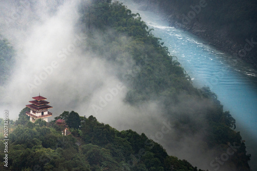 Tableau sur toile Misty ancient temple and Yarlung Tsangpo River in Medog Xizang