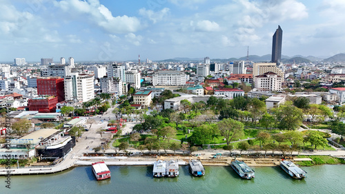 Fotografi Hue City, Vietnam – 4K aerial drone view of Perfume River, Truong Tien Bridge, h