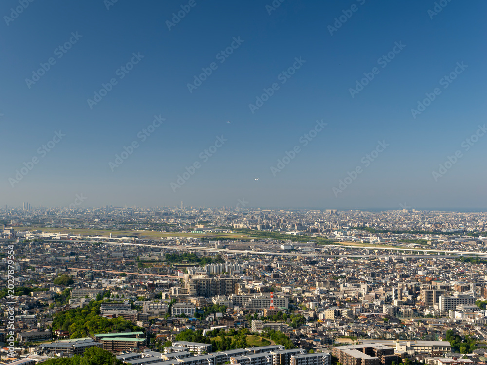 Fototapeta premium 空港のある都市の風景