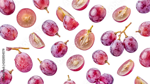 Foto Close-up photograph of fresh red grapes, whole and precisely cut.