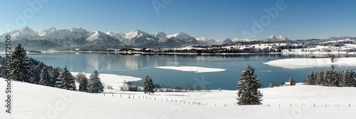 Panorama Winter-Landschaft im Allgäu bei Füssen mit Forggensee