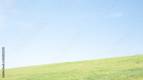Fotografía High key green hill under blue sky minimal background with copy space